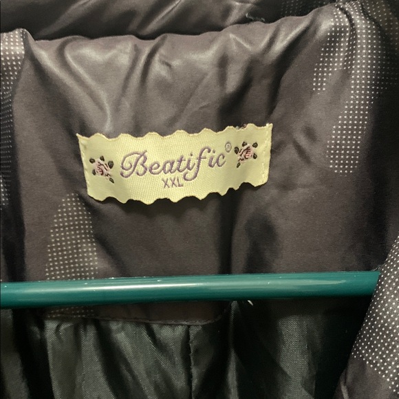 Elegant Black Women's Puffer Coat - Picture 2 of 4